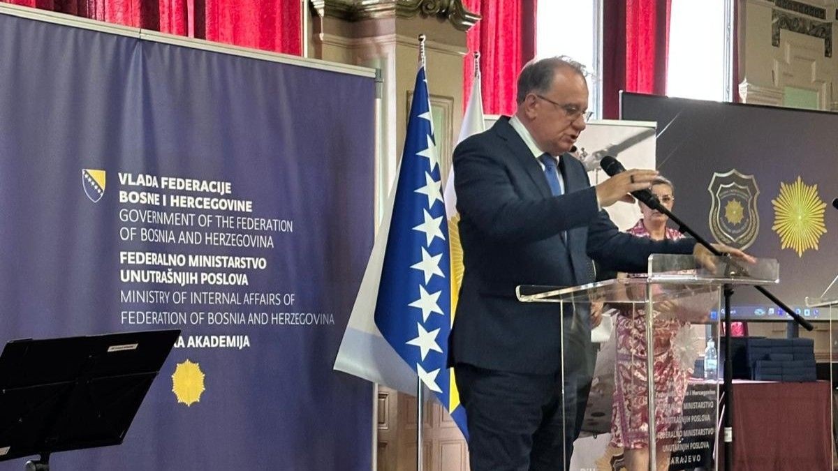 Premijer Nikšić na obilježavanju Dana policije Federacije BiH: Biti policajac znači preuzeti odgovornost kada je najteže