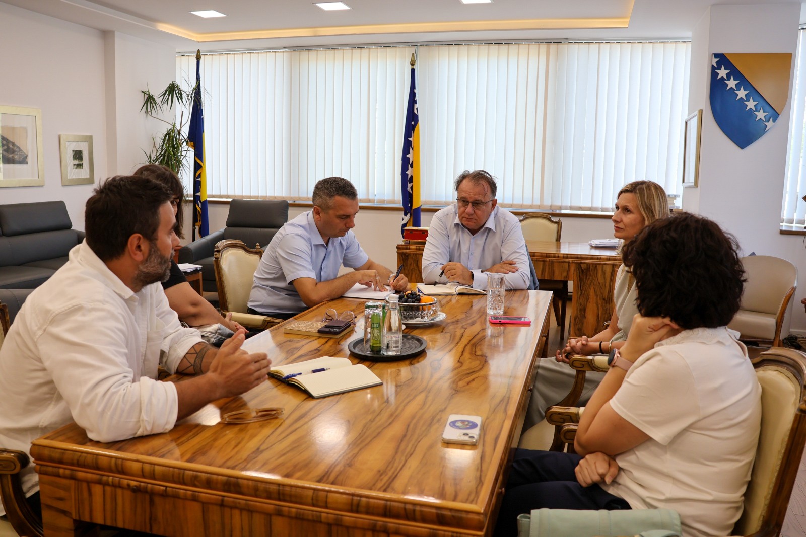 Premijer Nikšić sa filmskim radnicima razgovarao o partnerskoj saradnji i podršci kinematografiji