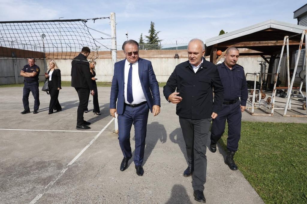 Premijer Nikšić obišao KPZ, Odgojno-popravni dom i Kantonalnu bolnicu u Orašju