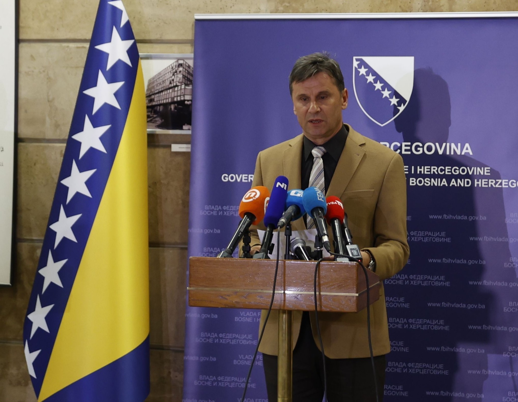 Premijer Novalić: Tematska sjednica o mogućnostima preveniranja posljedica dešavanja u Ukrajini na ekonomske tokove u FBiH