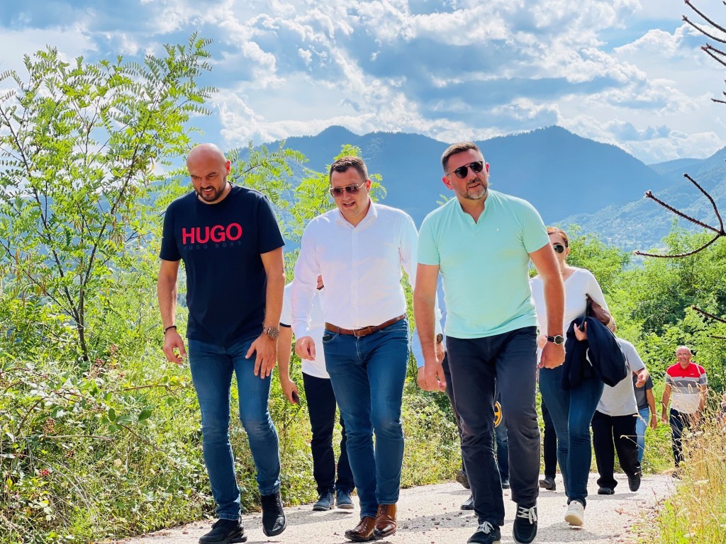 Ministar Ramić posjetio povratničko mjesto Matijevići kod Kladnja