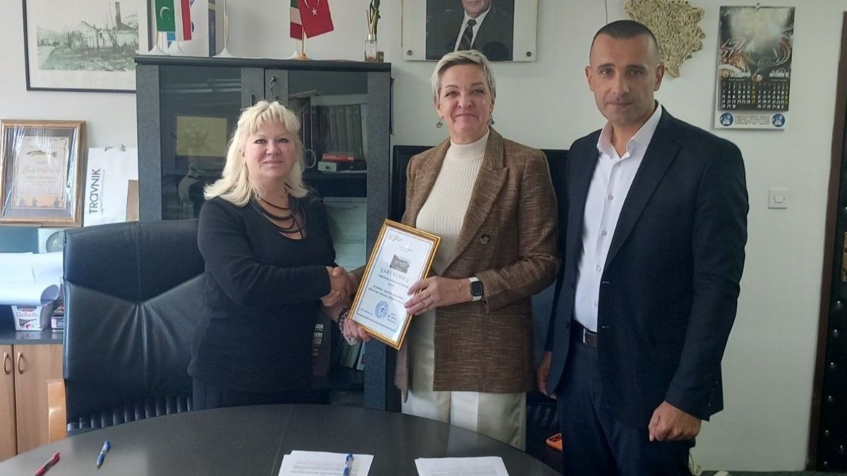Ministrica Vlaisavljević potpisala ugovor: 100.000 KM za obnovu školske dvorane
