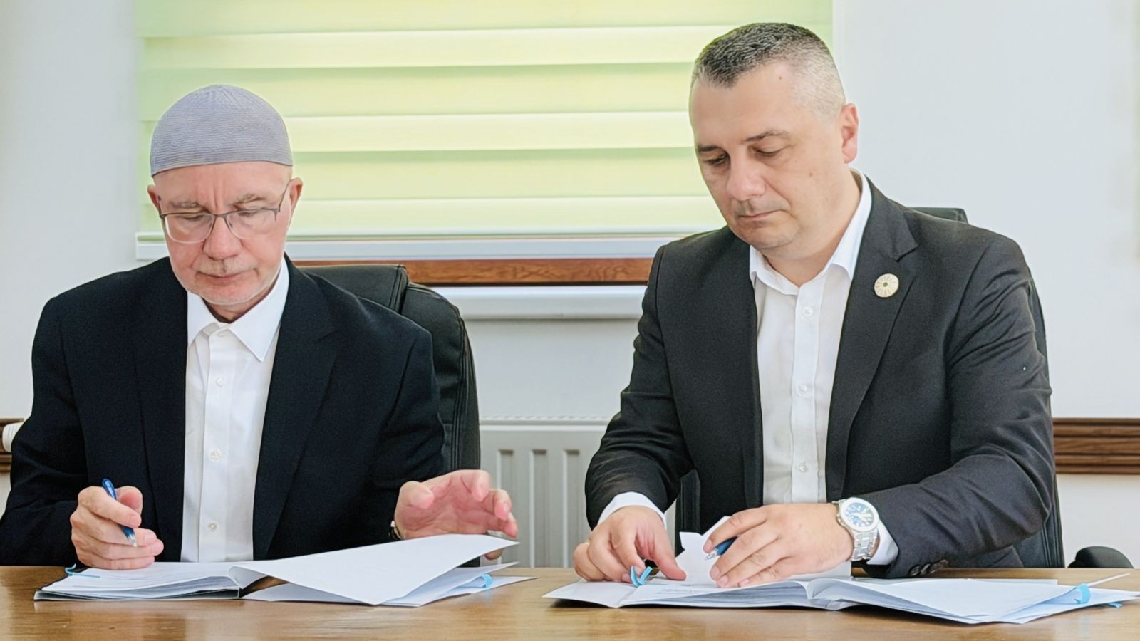 Ministar Dizdar i muftija tuzlanski potpisali ugovor o sufinansiranju kupovine zgrade Podrinjske medrese