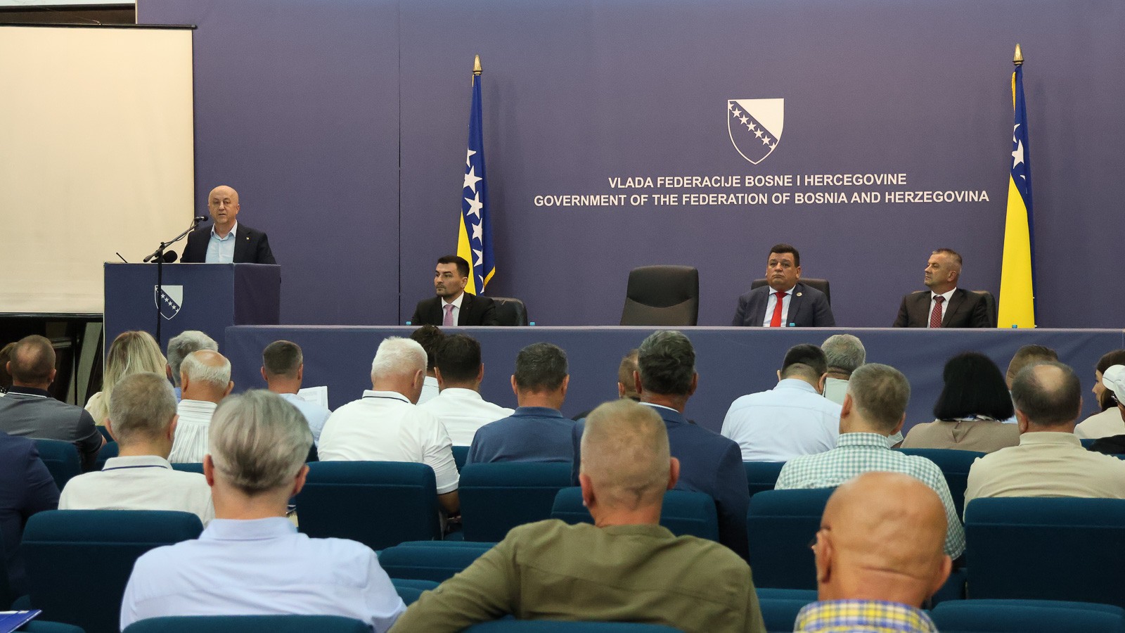 Министар Локмић потписао уговоре вриједне више од 1,9 милиона КМ за пројекте очувања културе сјећања и унапређења положаја бранилачке популације