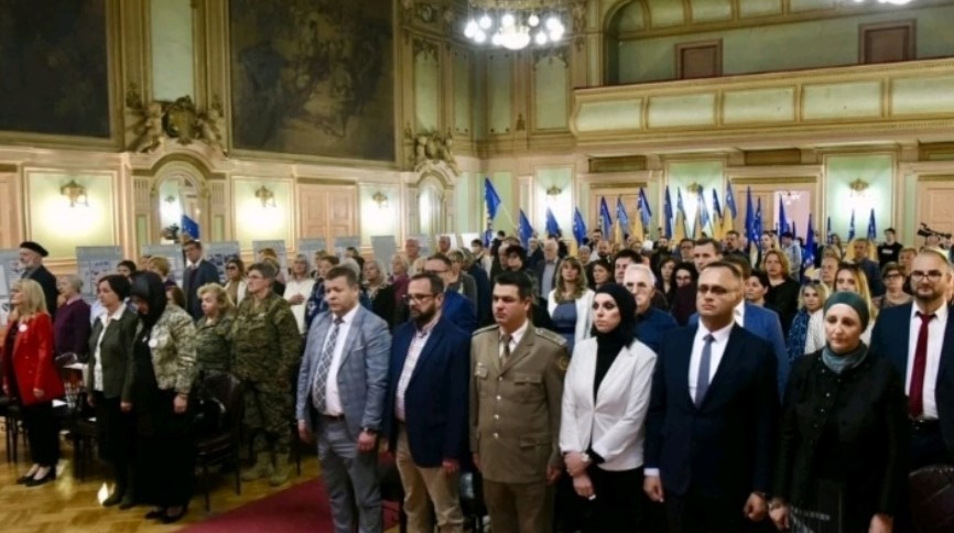 Arhiv FBiH: Otvorena izložba i održan okrugli sto o temi „Žene borci Armije RBiH“