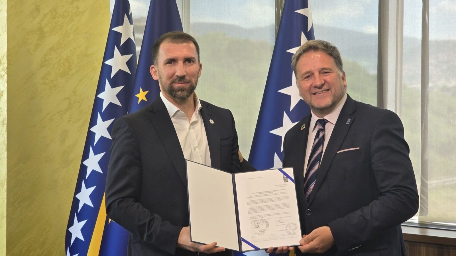 Резидентни представник УНДП-а у БиХ Мејер предао власништво над системом „eAward“ министру Делићу