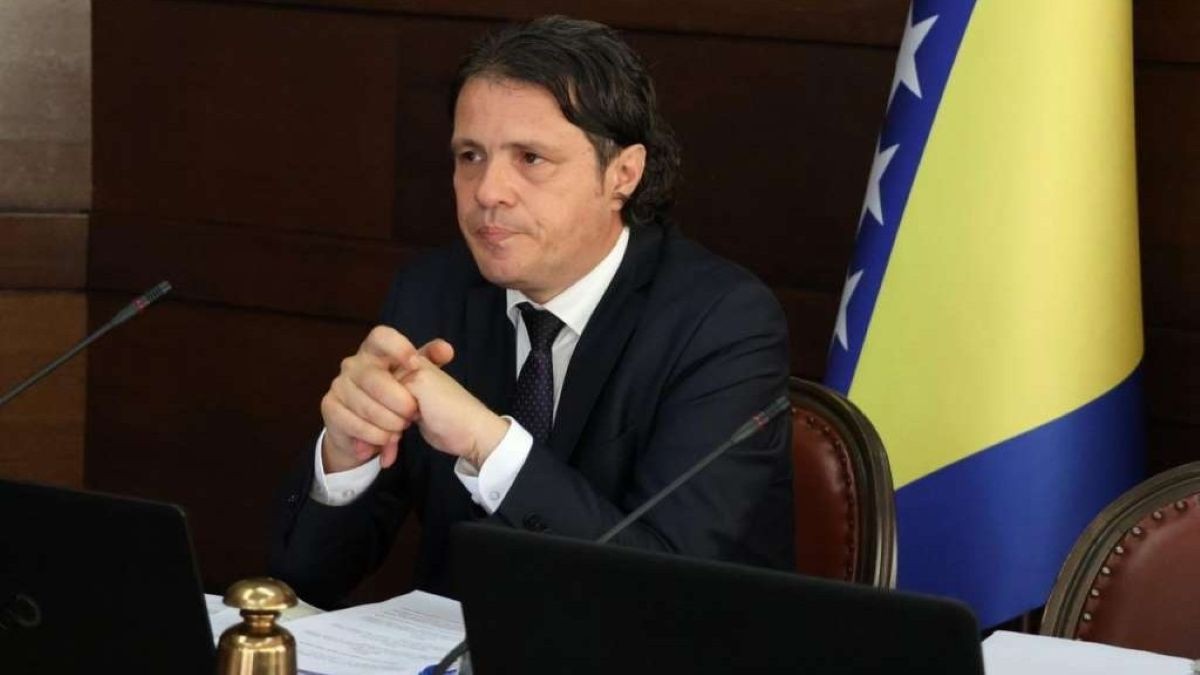 Министар Краљевић: Послодавци у Федерацији БиХ ће моћи до краја године исплатити неопорезиву накнаду радницима у висини до 300 КМ мјесечно