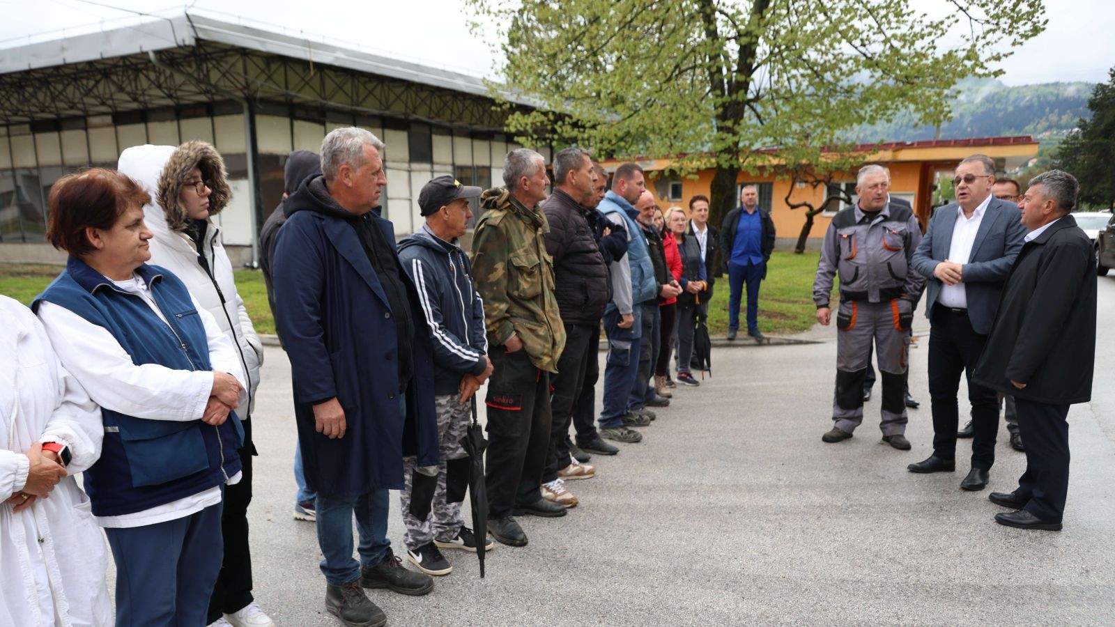 Premijer Nikšić i ministar Lakić: TRZ Hadžići ostaje stub namjenske industrije Federacije BiH