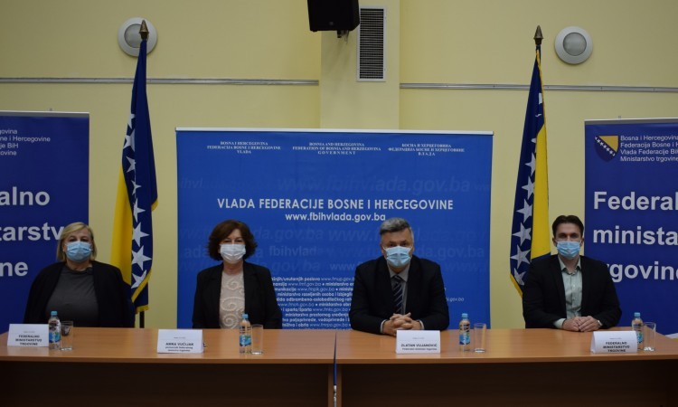 Ministar Vujanović potpisao ugovore sa udruženjima potrošača, podrška od 35.000 KM