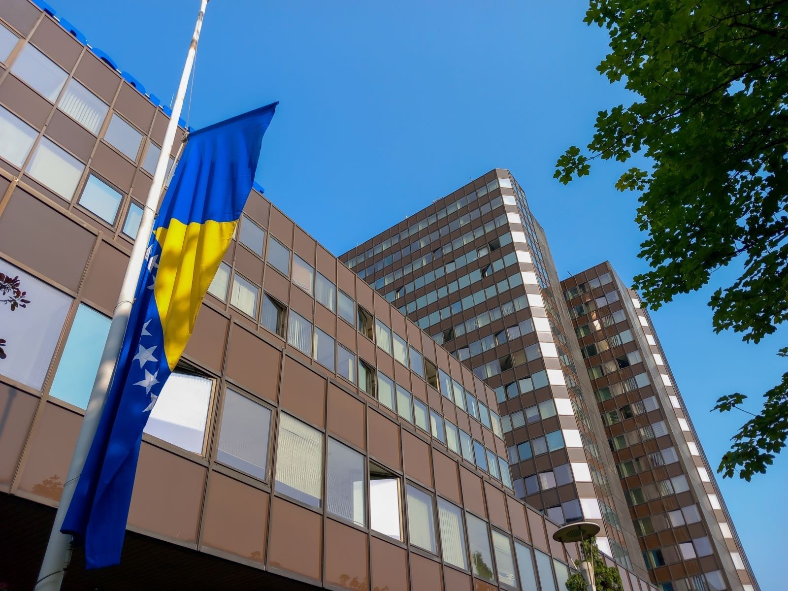 Vlada Federacije BiH večeras donijela Odluku: Sutra Dan žalosti u Federaciji BiH